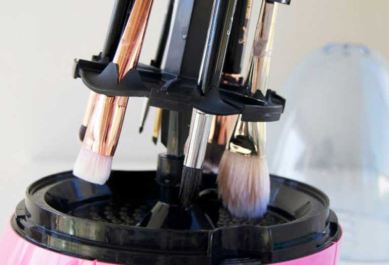 Reviews of 7 Best Electric Makeup Brush Cleaners